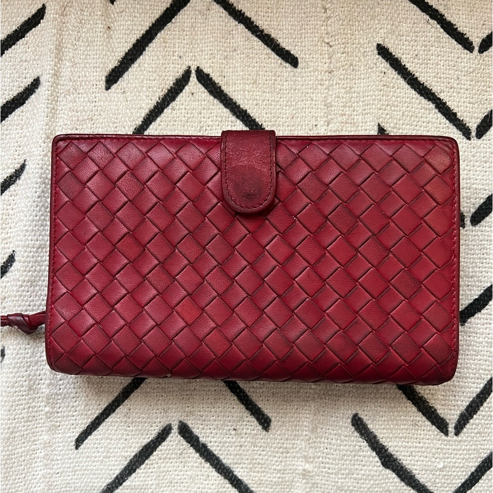 Bottega Veneta wallet load’s of card space Authentic respectfully used